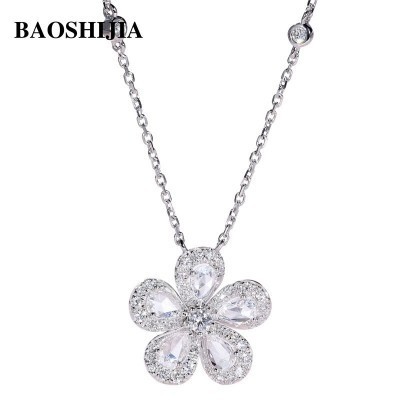 عقد نسائي من BAOSHIJIA من ذهب أبيض عيار 18 قيراط، بتصميم زهرة مع قلادة مرصعة بأحجار تشبه الألماس، مج